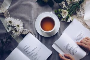 Lesenachmittag mit gemütlichen Kaffeetrinken